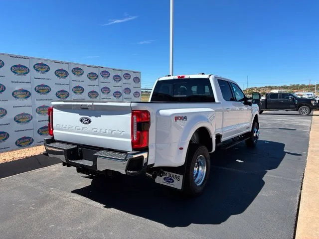 New 2027 Oxford White Ford XLT image 4
