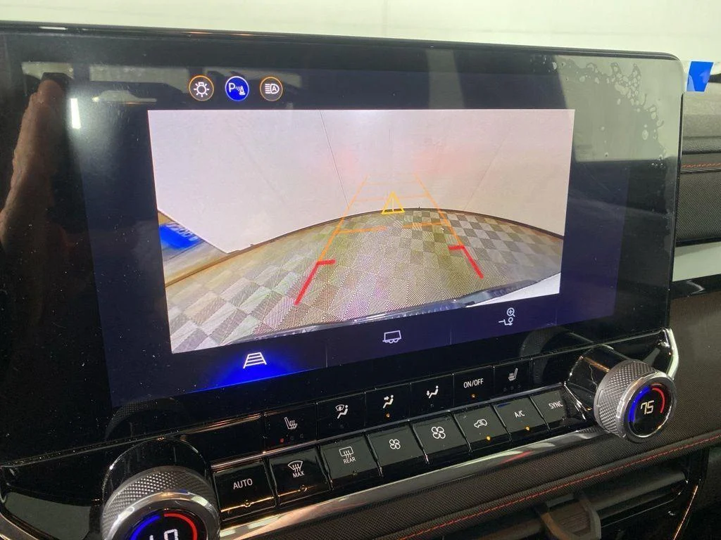 New 2026 Summit White Chevrolet Z71 image 18