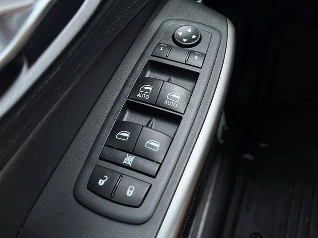 Used 2021 Silver Jeep Latitude Lux image 19