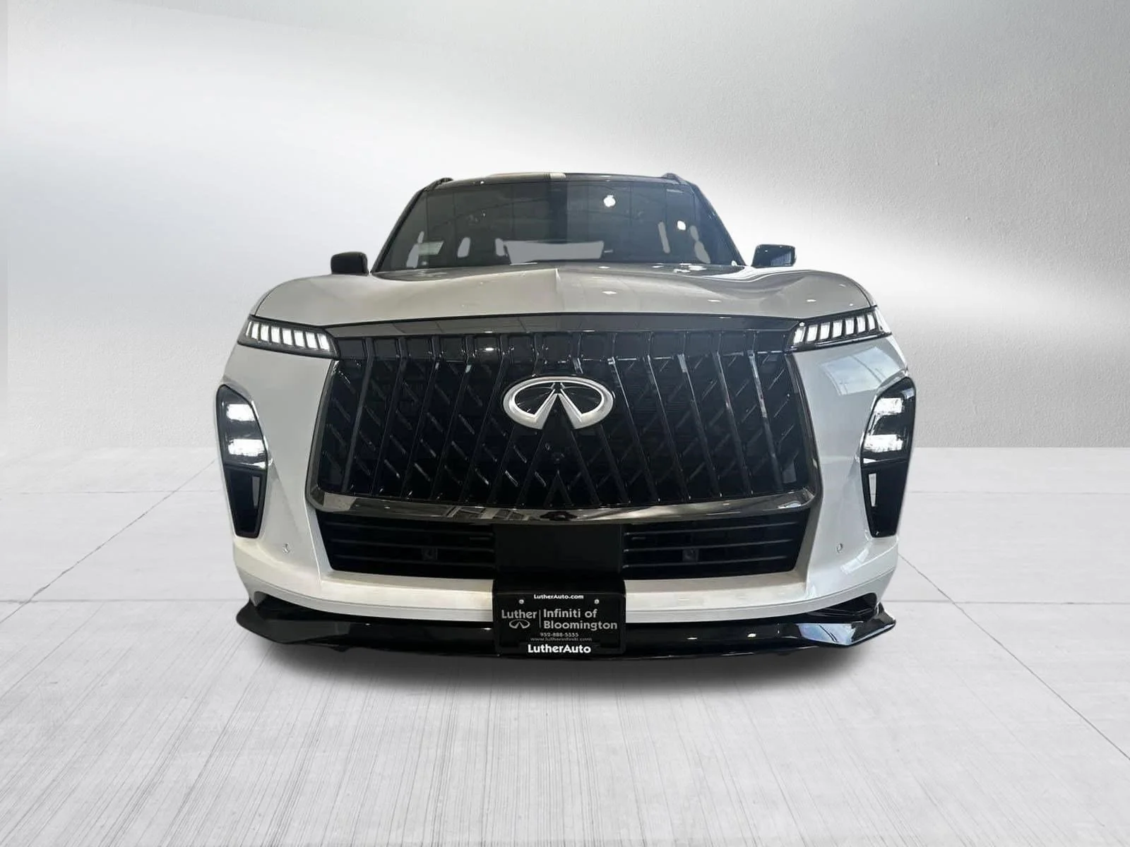 New 2026 2T RADIANT WHIT INFINITI Sport 4WD image 4
