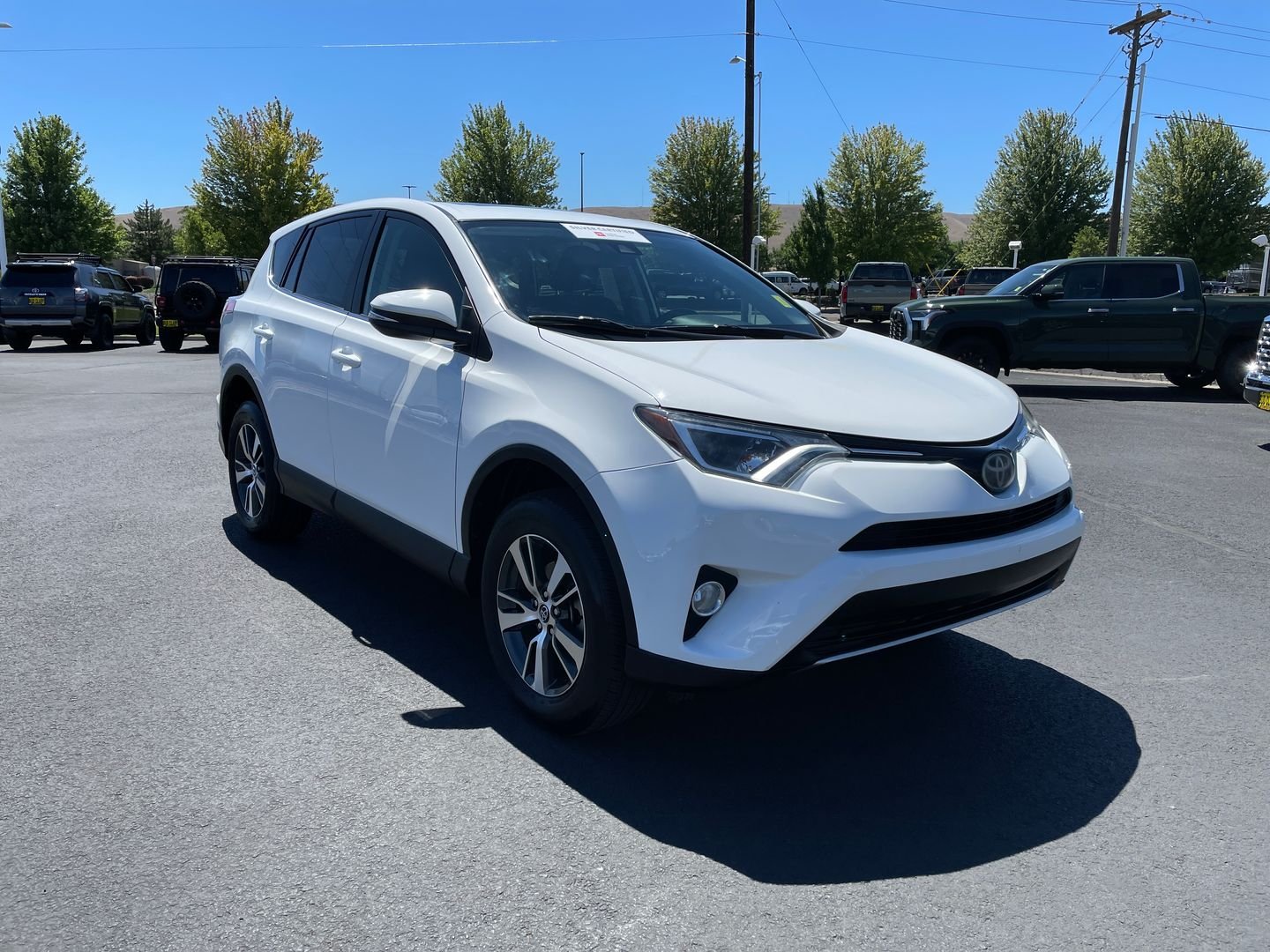 Certified Used 2018 White Toyota XLE image 1