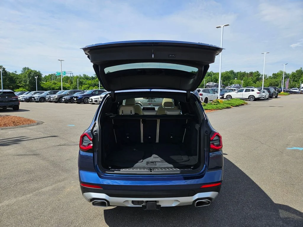 Used 2023 Phytonic Blue Metallic BMW xDrive30i image 11