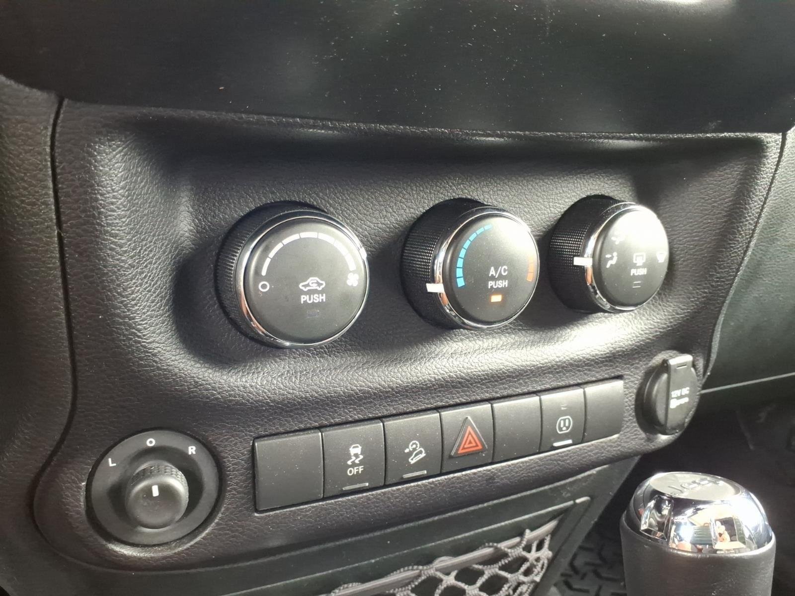 Used 2017 Granite Crystal Metallic Clearcoat Jeep Rubicon image 27