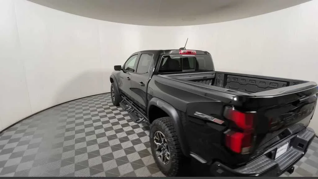 2026 Chevrolet Colorado ZR2 - Photo 13