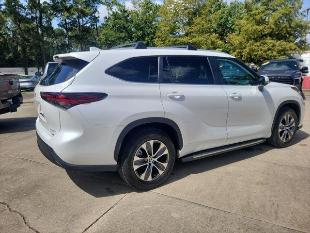 Certified Used 2024 WIND CHILL PEARL Toyota  image 8