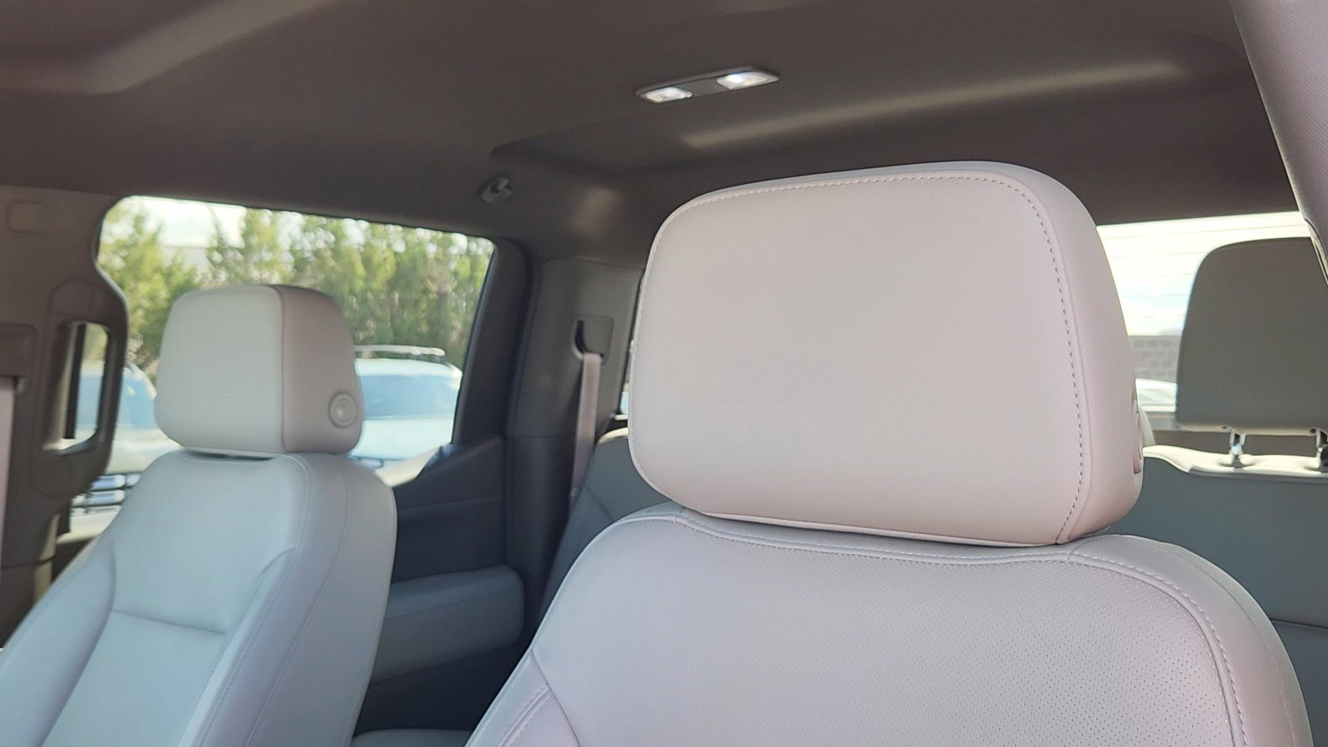 Used 2020 Summit White Chevrolet LTZ image 9