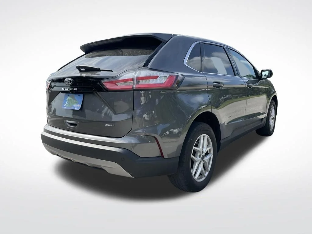Used 2022 Gray Metallic Ford SEL image 5