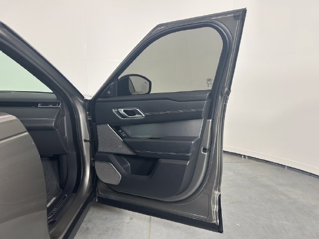 Used 2021 Silver Land Rover R-Dynamic HSE image 25