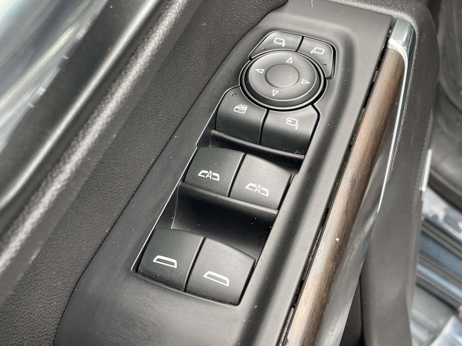 Used 2020 Dark Sky Metallic GMC SLT image 6
