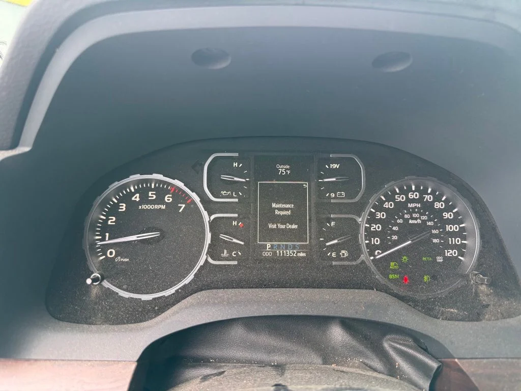 Used 2021  Toyota Limited image 13