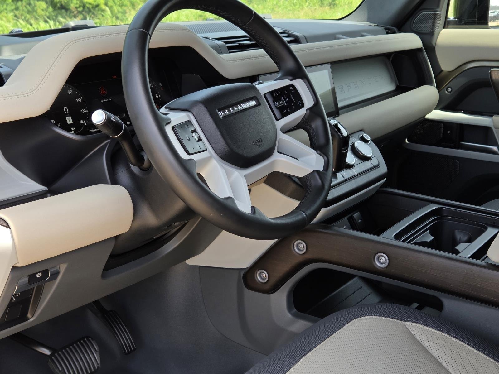 Used 2023  Land Rover X-Dynamic SE image 35