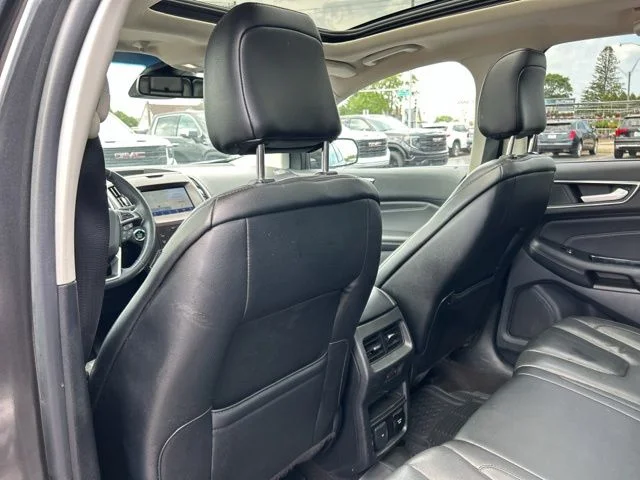 Used 2020  Ford Titanium image 21