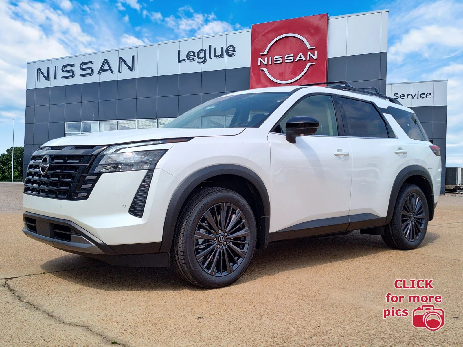 2026 Nissan Pathfinder SL