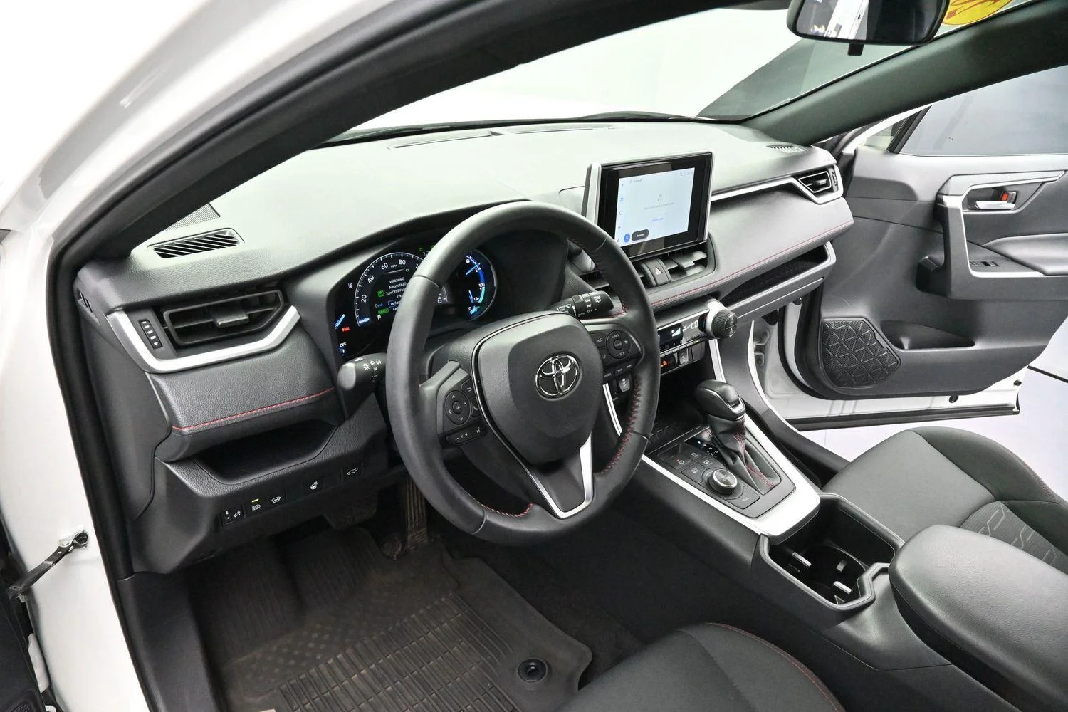 Used 2024 Ice Cap Toyota SE image 12