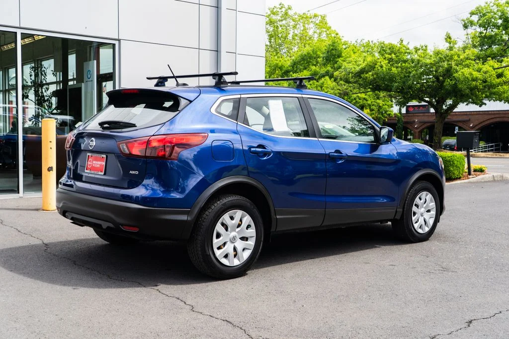 Used 2019 Blue Nissan S image 6