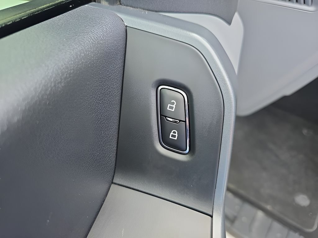 Used 2024 Oxford White Ford XLT image 31