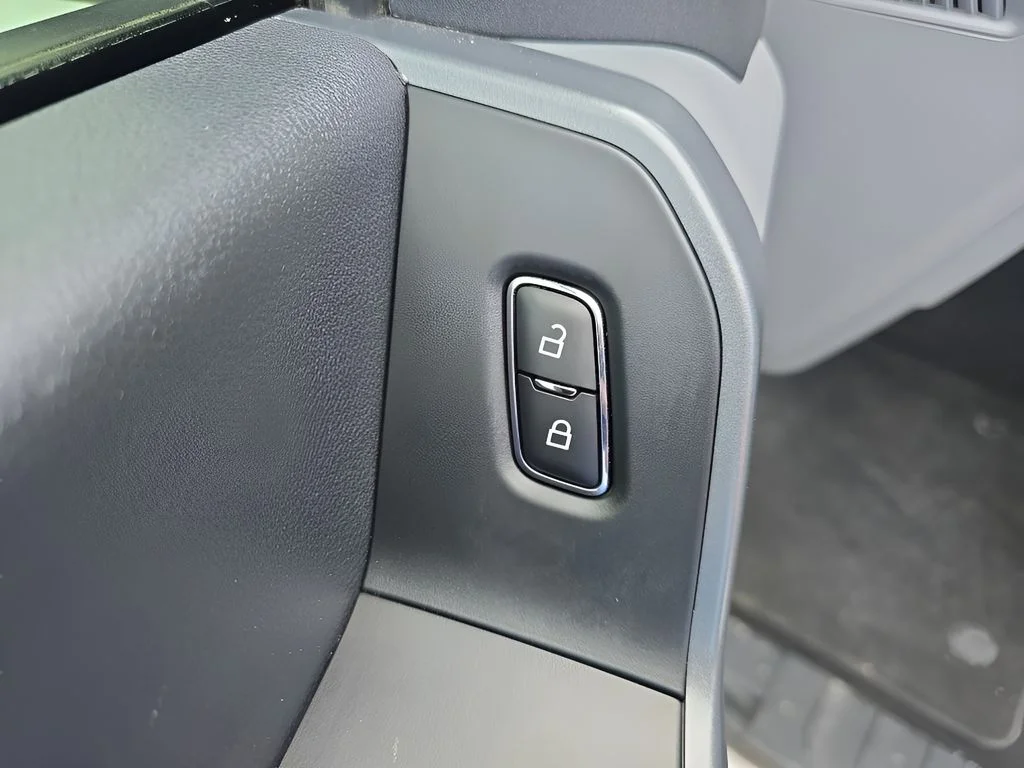 Used 2024 Oxford White Ford XLT image 31
