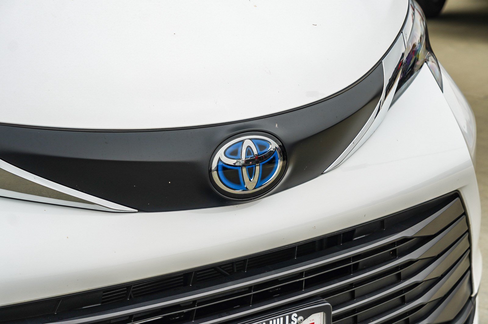 Used 2025 Ice Cap Toyota LE image 9