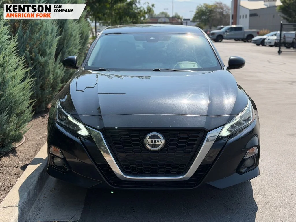 Used 2019 Black Nissan 2.5 SV image 2