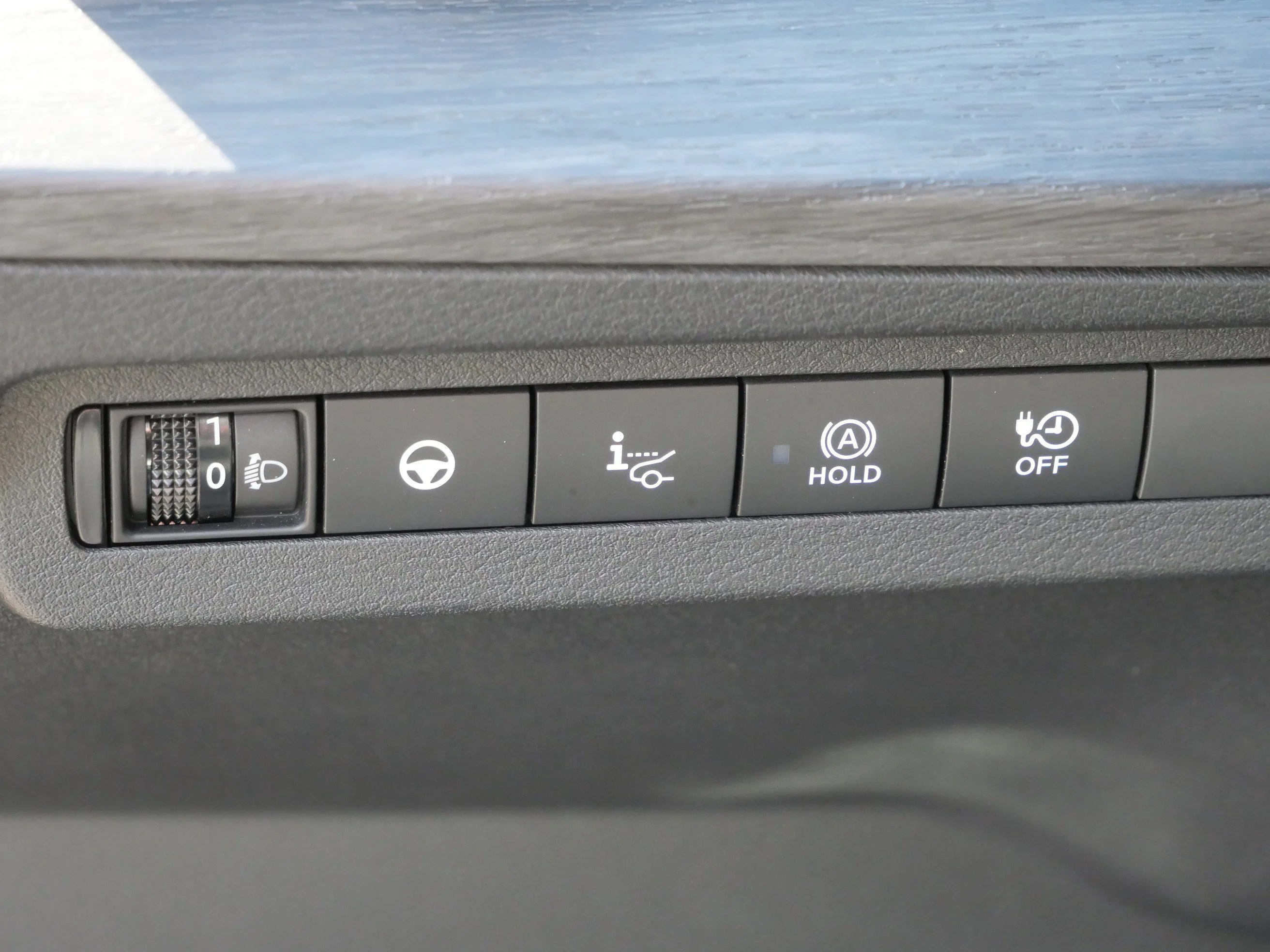 Used 2023 Gun Metallic Nissan ENGAGE image 21
