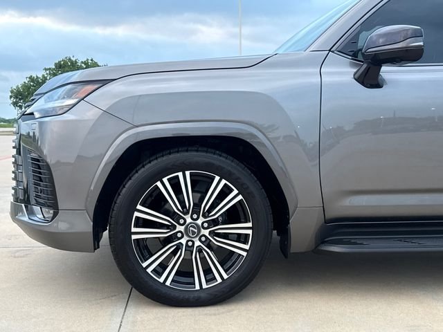 Used 2024 Gray Lexus 600 Luxury image 5