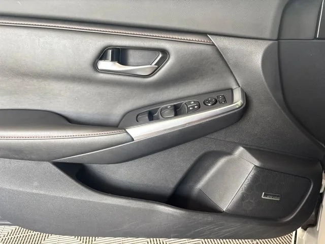 Used 2022  Nissan SR image 17