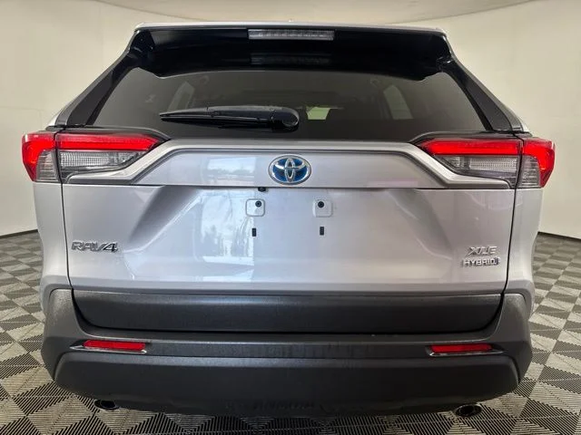 Used 2019 Silver Toyota XLE image 22
