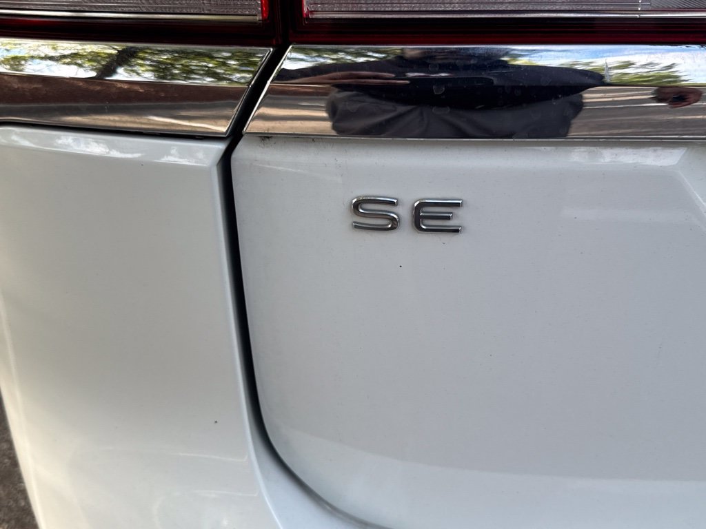Used 2023  Volkswagen 2.0T SE w/Technology image 18