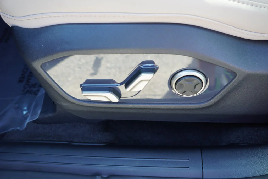 Certified Used 2027 Glacial White Kia EX image 27