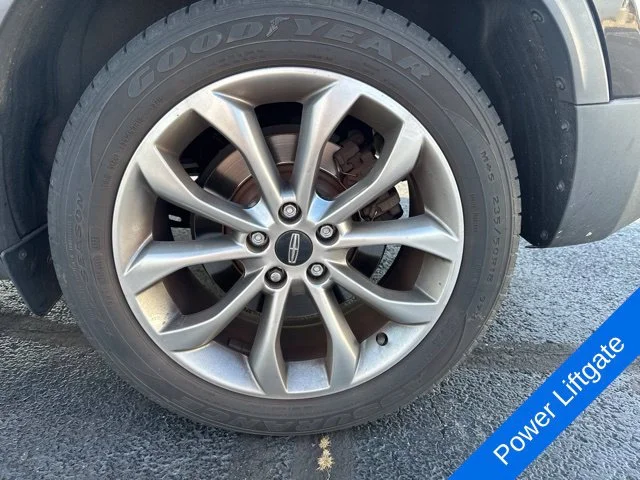 Used 2017 Black Velvet Lincoln Select image 9