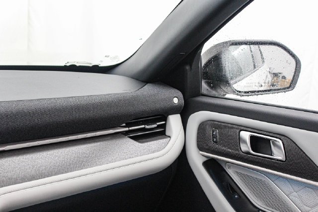New 2027 Star White Metallic Tri-Coat Ford Platinum™ image 20