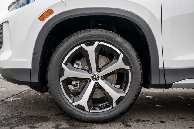 New 2026 White/off-white Volkswagen 2.0T SE image 10