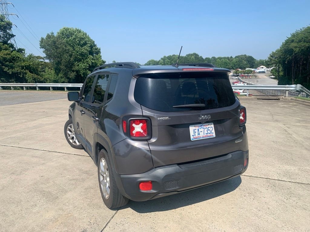 Used 2017 Gray Jeep Latitude image 8