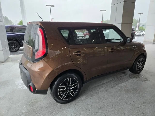 Used 2016 Silver Kia Base image 8