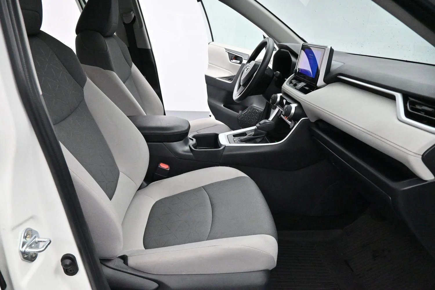 Used 2025 White Toyota XLE image 29