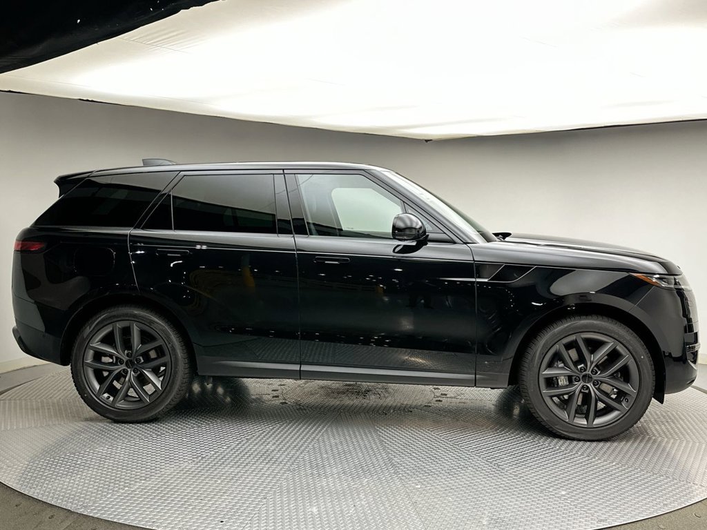 New 2027 Santorini Black Land Rover SE image 4