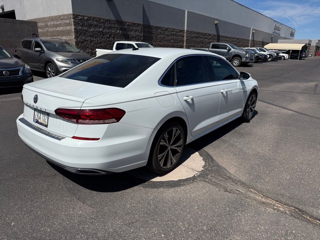 Used 2022  Volkswagen 2.0T SE image 3
