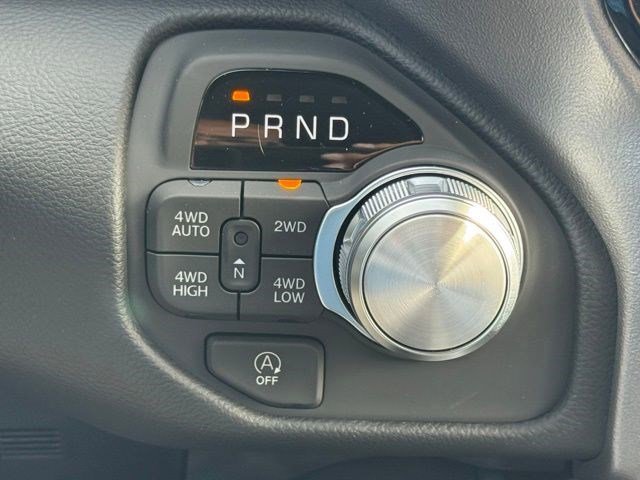 New 2026 Serrano-Green Metallic Exterior Paint RAM Laramie image 21