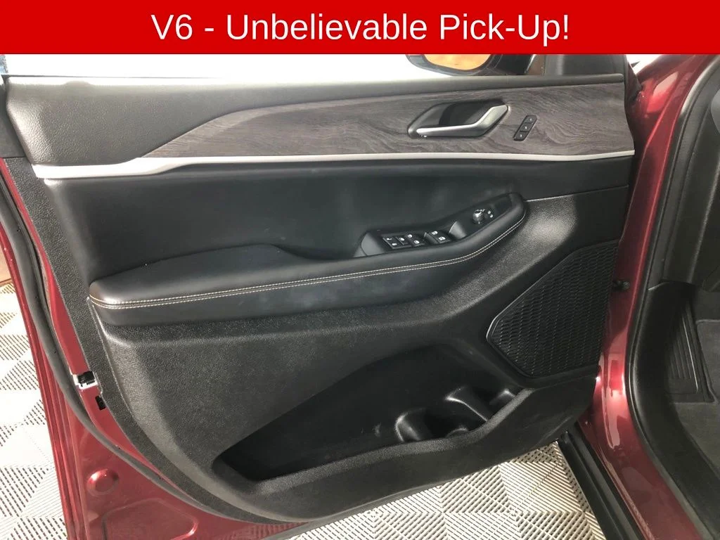 Used 2023 Red Jeep Limited image 10