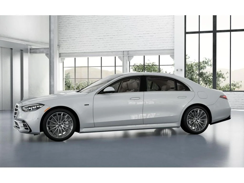 Used 2025 White Mercedes-Benz S 580e image 36