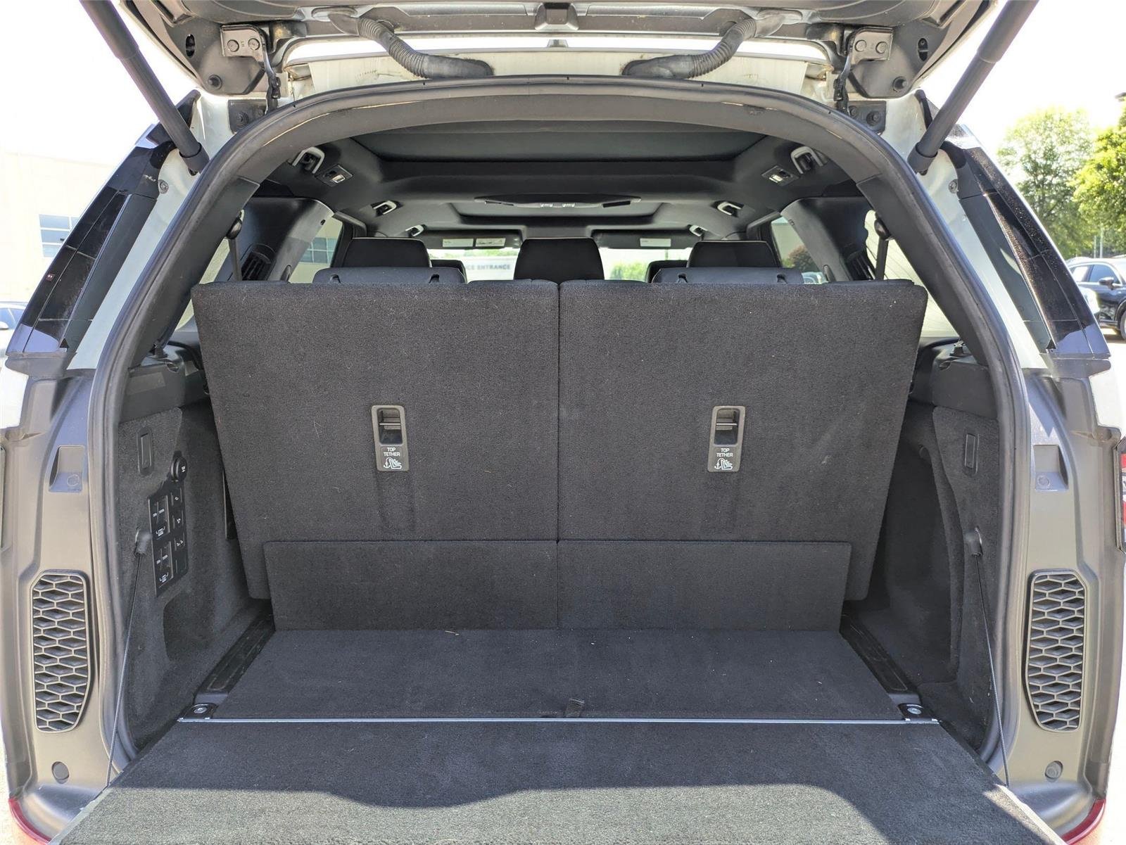 Used 2018 Fuji White Land Rover HSE Luxury image 37