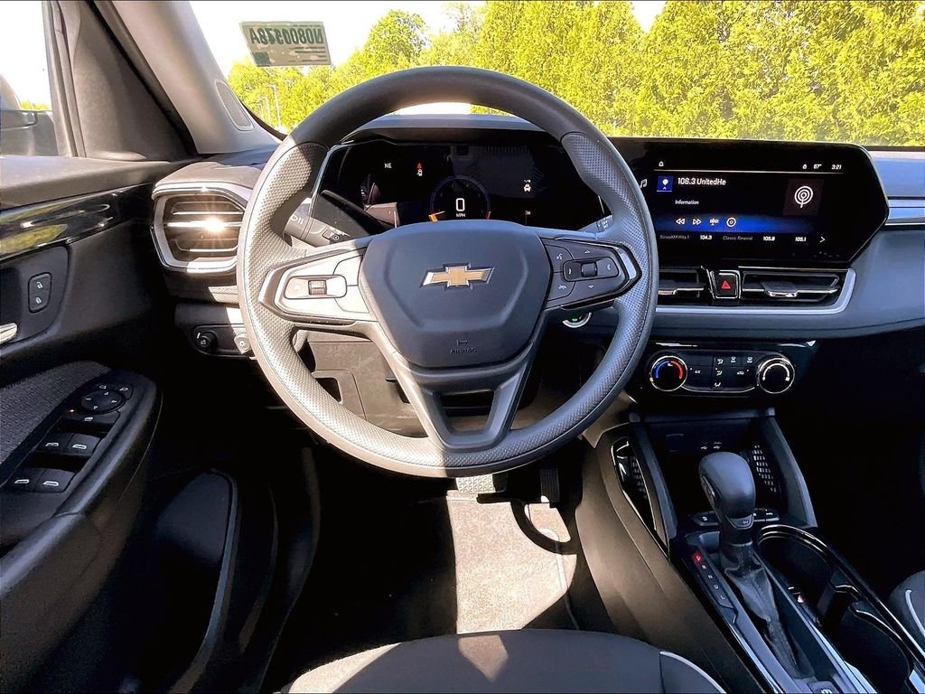 Used 2025 Gray Chevrolet LT image 17