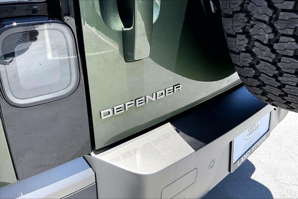 New 2026 WOOLSTONE GREEN Land Rover S image 9