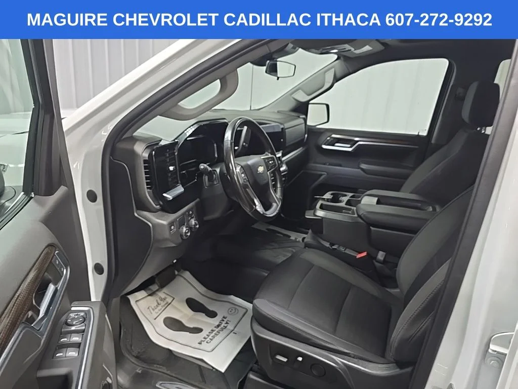Used 2022 White Chevrolet LT image 28