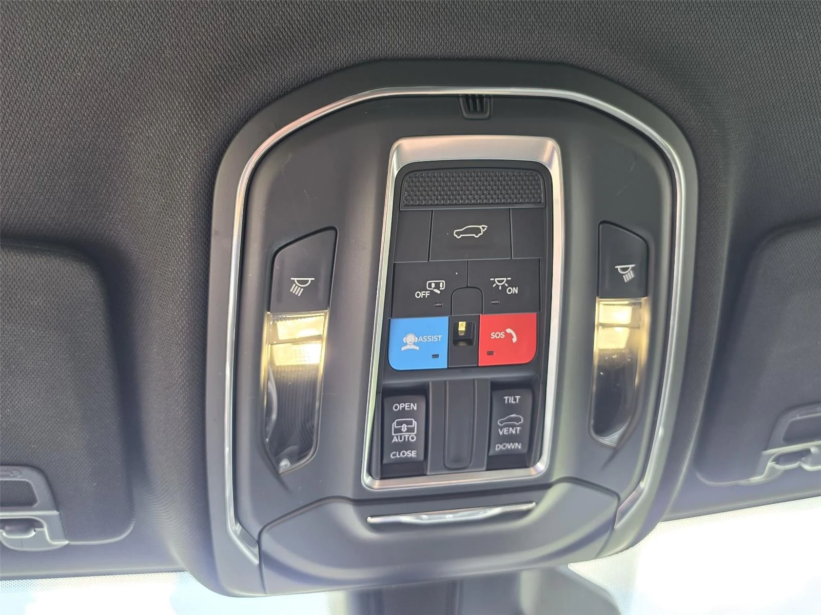 Used 2025 Velvet Red Pearlcoat Jeep Altitude X image 28