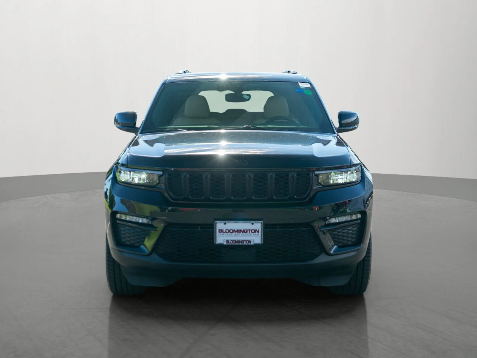 Used 2023 Diamond Black Crystal Pearlcoat Jeep Limited image 2