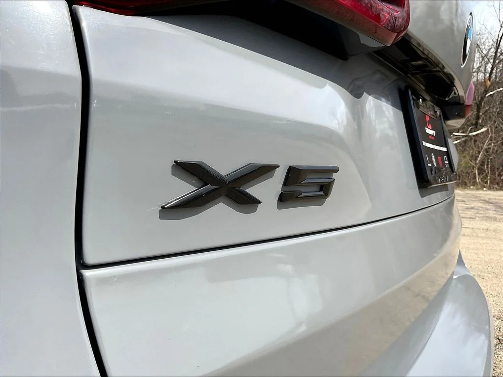 Used 2021 Black Sapphire Metallic BMW xDrive40i image 24