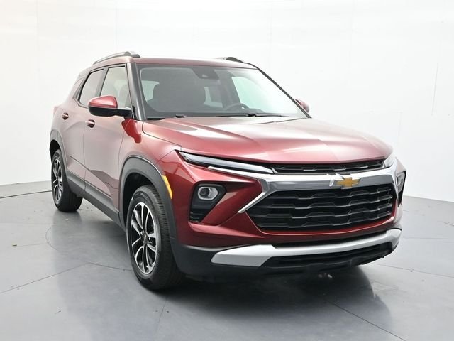 Used 2025 Crimson Chevrolet LT image 5