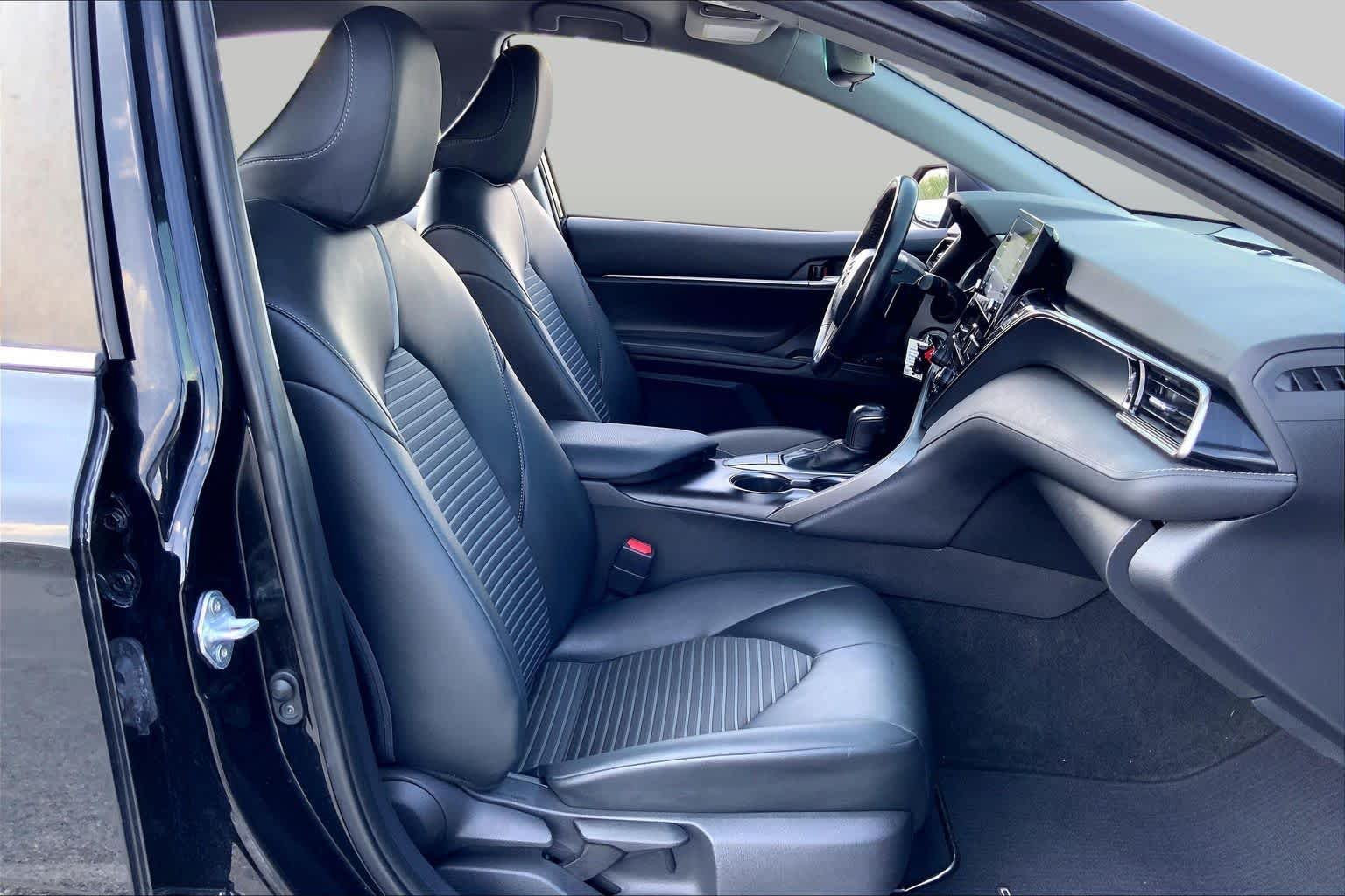 Used 2022 Midnight Black Metallic Toyota SE image 9