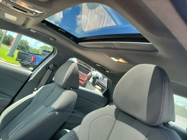 Used 2025  Hyundai SEL Convenience image 19